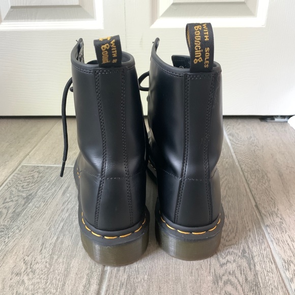 Dr. Martens - size 9 boots - Picture 2 of 4